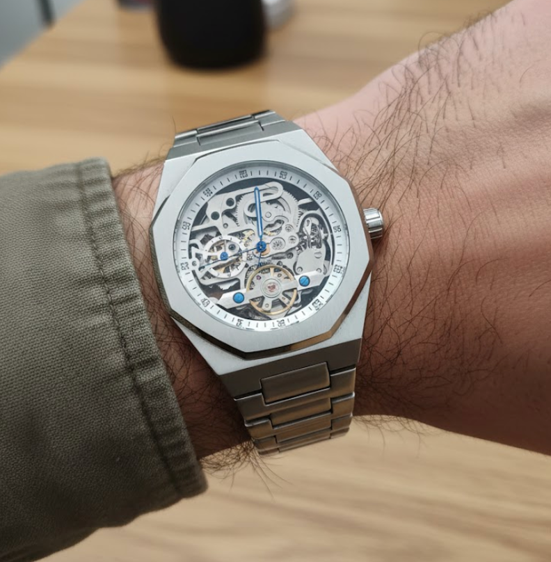 <p><strong>Worn by thousands of satisfied customers</strong></p>